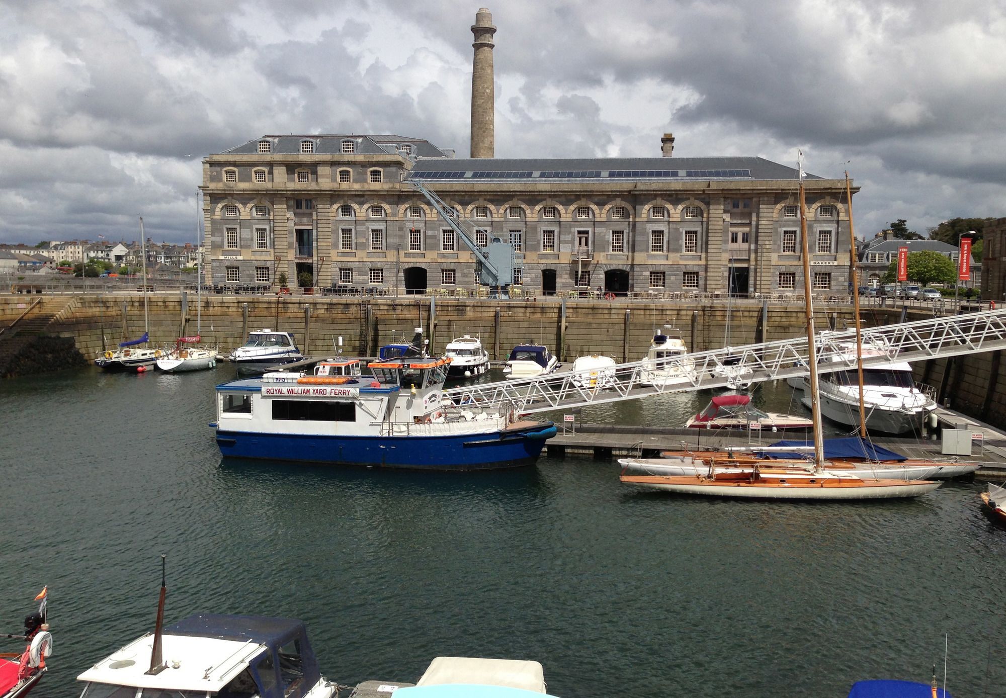 Drakes Wharf Apartment *