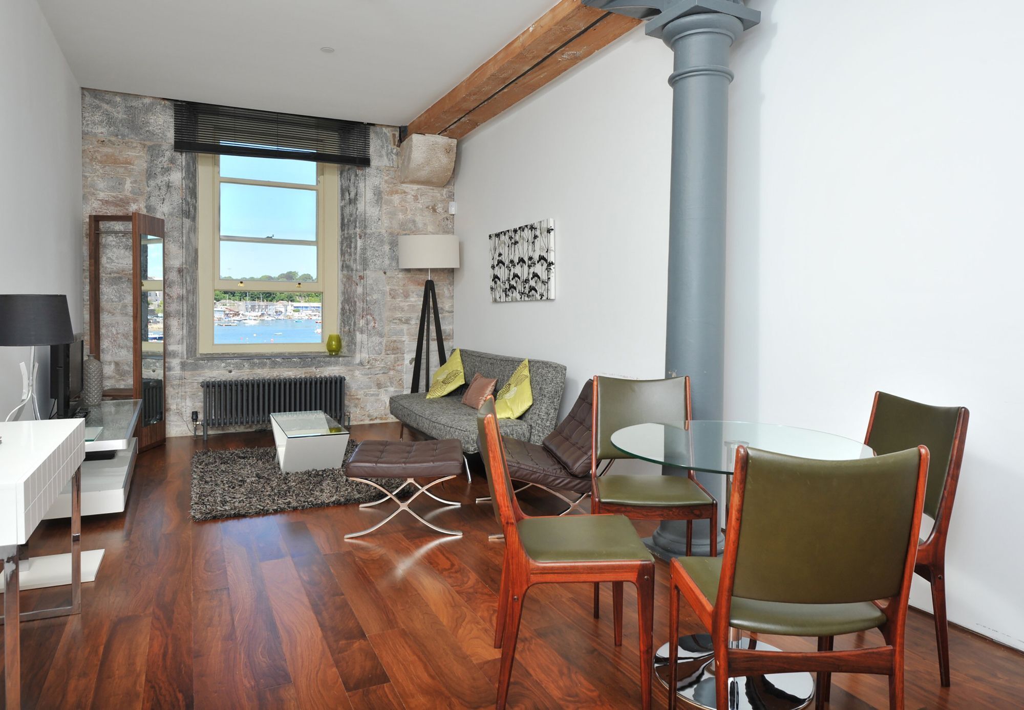 Drakes Wharf Apartment *