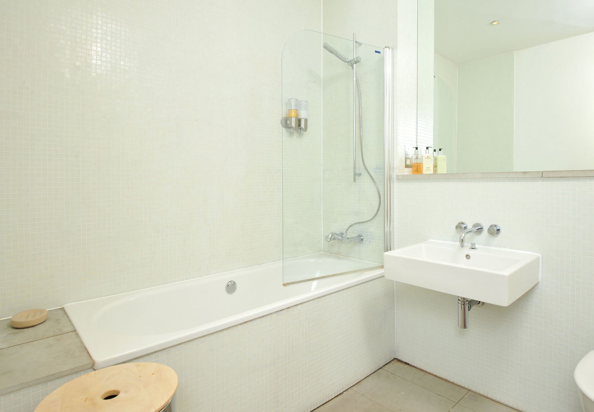 Drakes Wharf Apartment *
