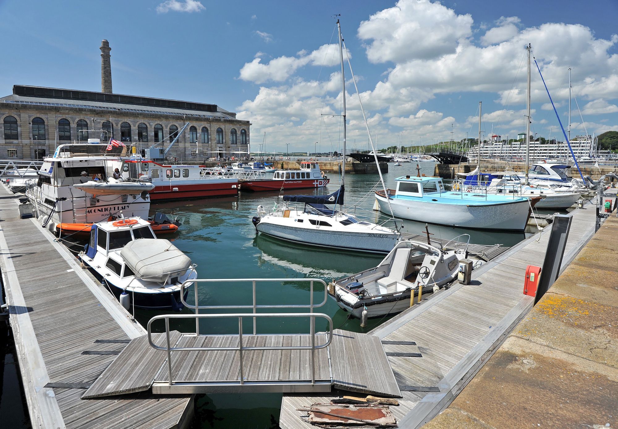 Drakes Wharf Apartment *